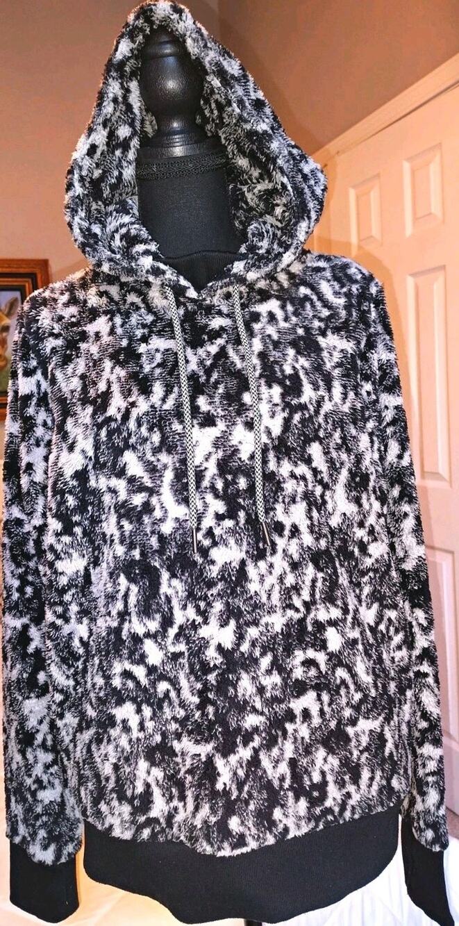 Athleta Tugga Sherpa Jacquard Hoodie Size M Glacier Black Teddy Fleece Cozy